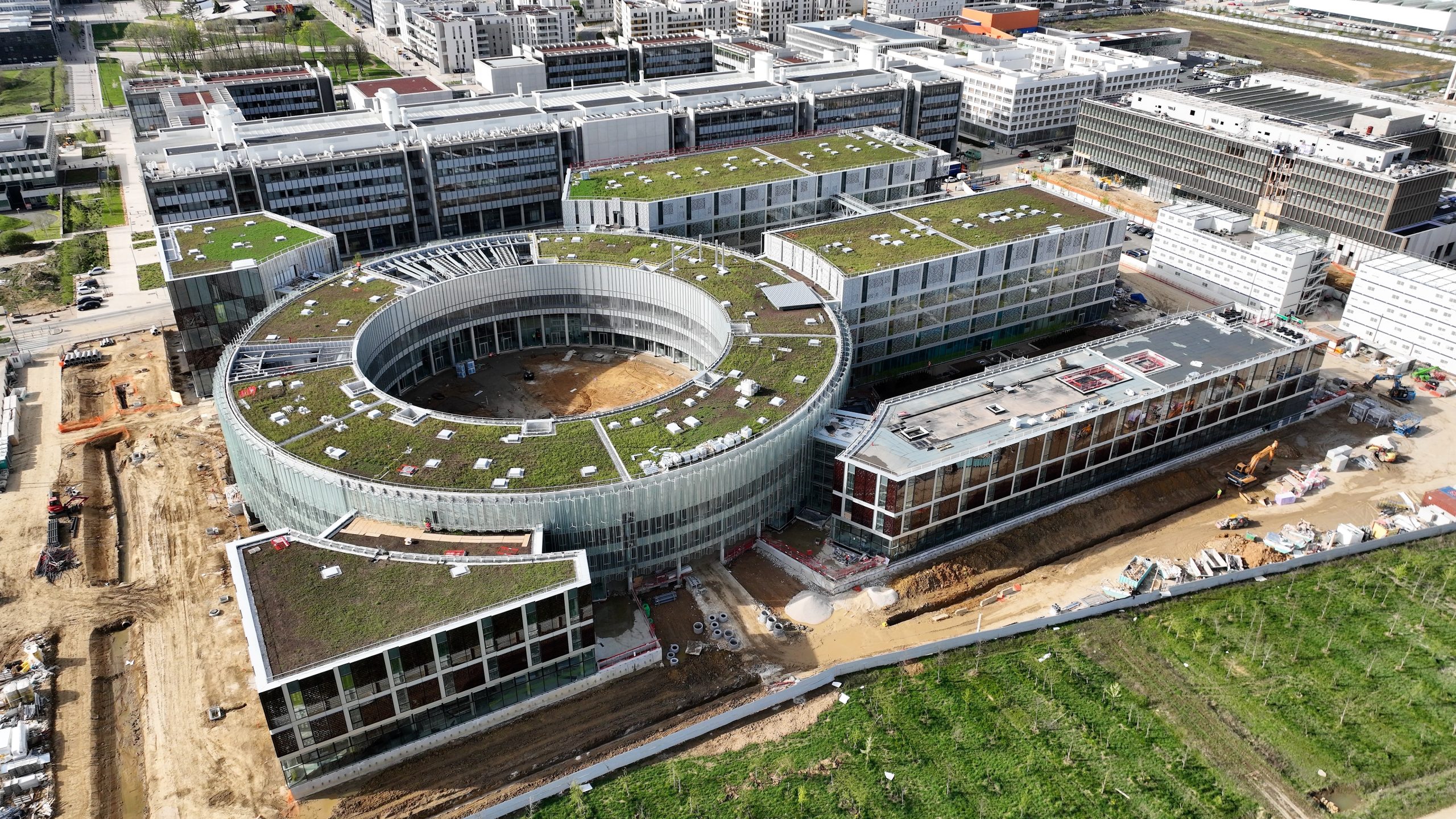 Centre de recherche Paris Saclay, Laboratoires SERVIER, Travaux Cegelec Tertiaire IdF Fluides, CVCD, Plomberie et fluides spéciaux